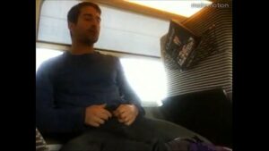 Vídeo gay bolinado no trem lotado