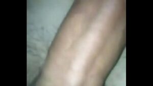 Video gay homem masturbando o novinho no colo dele