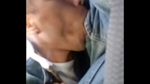 Video gay mamando motorista do uber bombado