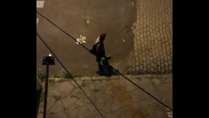 Video gay pegando um desconhecido na rua para chupar