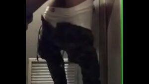 Video homens de terno fazendo sexo gay no banheiro