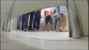 Video pegacao gay no banheiro de sao paulo