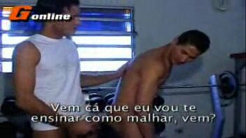 Video porno gay brasileiro na academia
