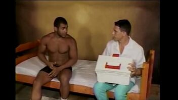 Vídeo pornô gay com homens brasileiros negros
