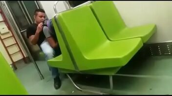 Video porno gay comedor trem