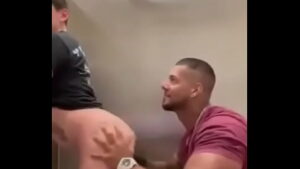 Video porno gay suruba banheiro publico