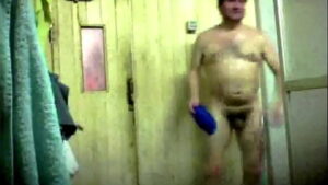 Vídeos de homens velhos fazendo orgia gay na sauna
