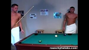 Videos gay assistindo de toalha
