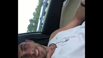 Videos gay novinho sarado lindo bate punheta dentro do carro