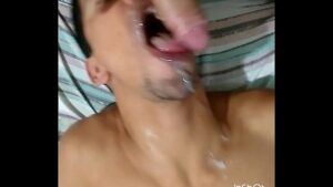Videos porno gay brasileiro gozada na cara