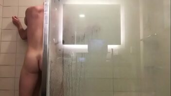 Videos sexo gay caught flagra pau duro no chuveiro banheiro