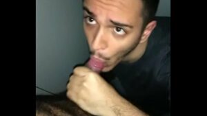 Vidri gay trepsndo banheiro brasileiro