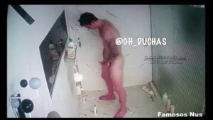 X vídeo gay espiando brother no banho