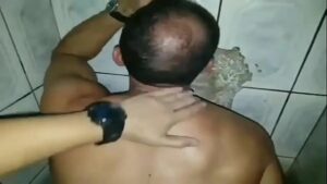 Xvideos gay mamando escondido no banheiro