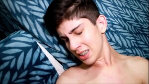 Xvideos novinho gay chio ra pra perder cabaço com barbudão