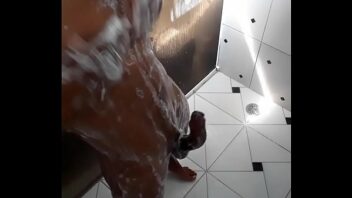 Banho na cachoeira porn gay