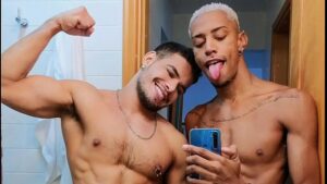 Dois gays trocando os cu