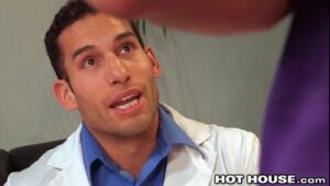 Enfermeiro se pegando com paciente gay