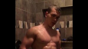 Filmando primo tomar banho gay