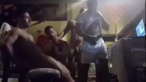 Filme porno gay gratis com segurança brasileiro no garoto esperto