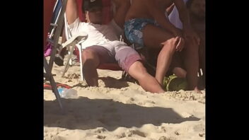 Gay amador na praia