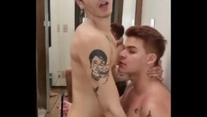 Gay enrabando o amigo
