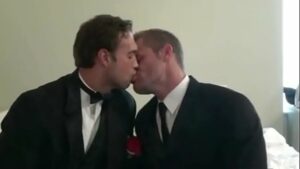 Gay kissing myscle