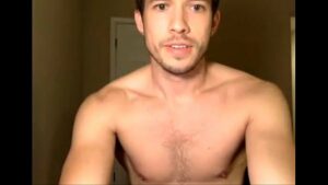 Gay no banho enfia consolo cú video