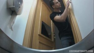 Gay public toilet spy chubold xvideos