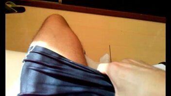 Gay torcedor do nautico roçando na quina da cama