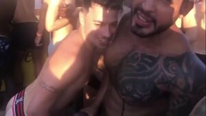 Gays brasileiros fudendo em festa