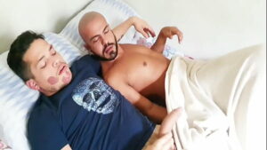 Gays fazendo sexo com ttravesseiro