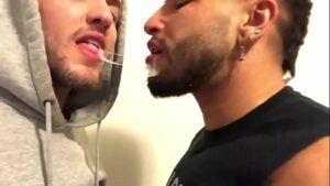 Gays porno gif beijo