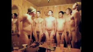 Gays transando na sauna mista