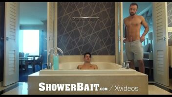 Goldem shower gay