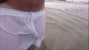 Gostosao de cueca na praia sexo gay