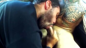 Homens lindos transando fazendo sexo oral vídeos gays