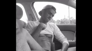 Homens mature gays jerking off in car