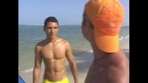 Homens nus gay em praia brava