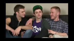 Jake bass mostrando a bunda gay
