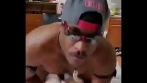 Maduro comendo negro velho gay