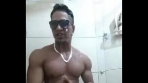 Maduro gay dotado banho fudendo