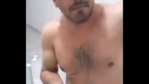 Maduro gay massagem banho