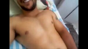 Novinho gay mosntrando rabo na web cam