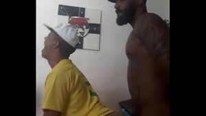 Novinho negro gay porn comendo no madu