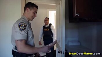 Policial entra gay