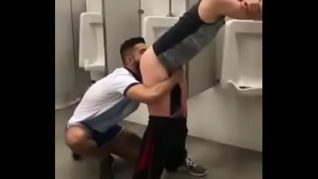Porn banheiro gay