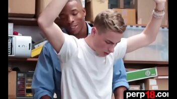 Porno gay 18 anos amarrando