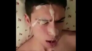 Porno gay tres pirocas na cara