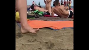 Praia de nudismo sexo gay gordo